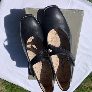 Kumfs Babette Women’s Black Leather Mary Jane 41W